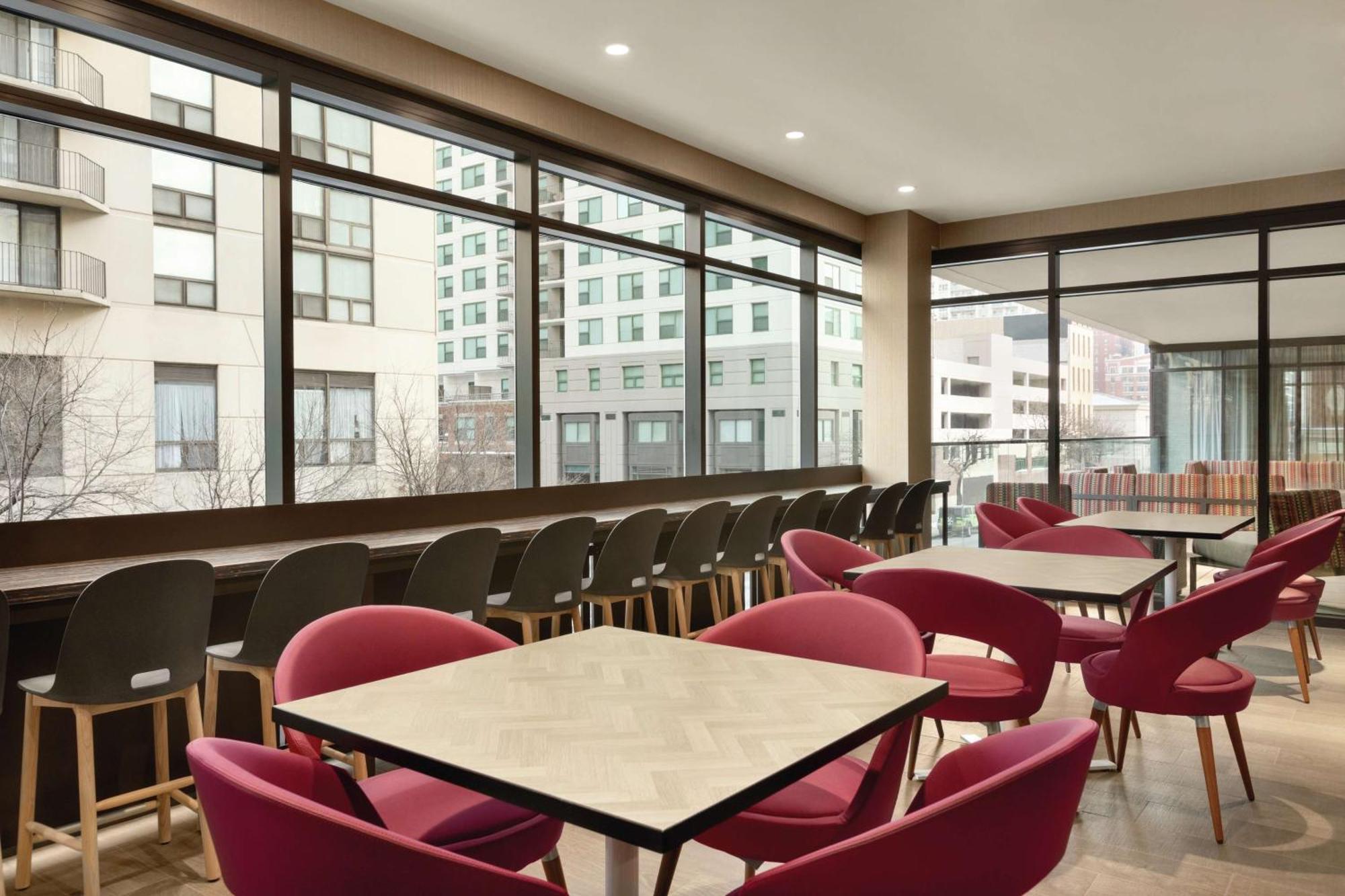 Home2 Suites By Hilton Chicago River North Exterior photo