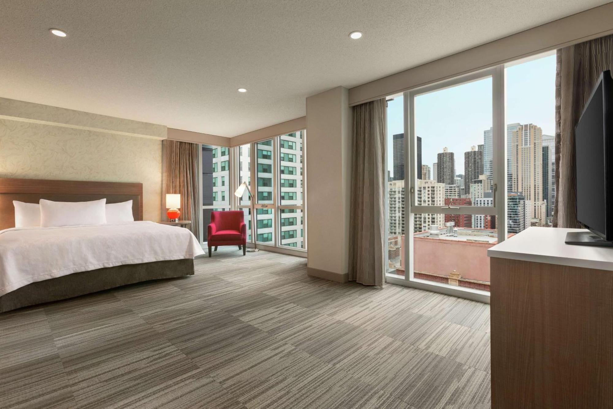 Home2 Suites By Hilton Chicago River North Exterior photo